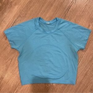 Lululemon Swiftly Tech Cropped Short-Sleeve Shirt 2.0 in Striped Blue